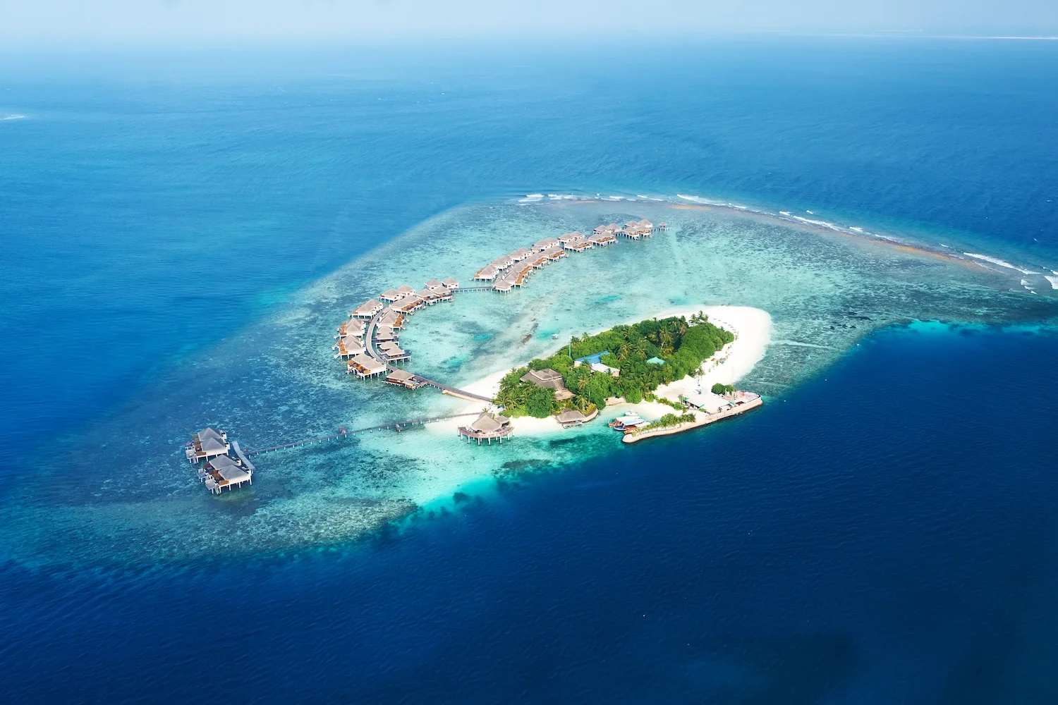 atolls-and-islands-in-maldives-from-aerial-view-2024-10-17-07-48-04-utc.webp